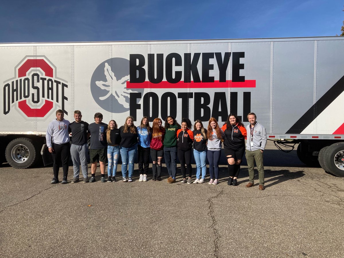 📍 Second Stop: Washington County! We loved meeting up with @WVUExtension to recognize food kindness heroes in our communities! #BuckeyesCare #BeKind