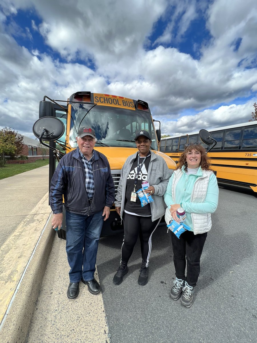 danabober's tweet photo. @Tolbert_ES loves our bus drivers! Thank you for our hard work! Our amazing @PtaTolbert supported our morning treat. Everyone enjoyed the day! https://t.co/VGBrEYTRWT