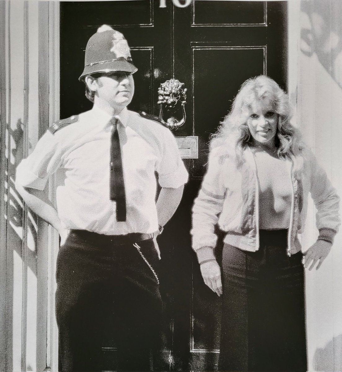 In May 1978, #MaryMillington went to @10DowningStreet, stood beside a policeman and exposed her breasts in protest. She was promptly arrested. #PrimeMinister