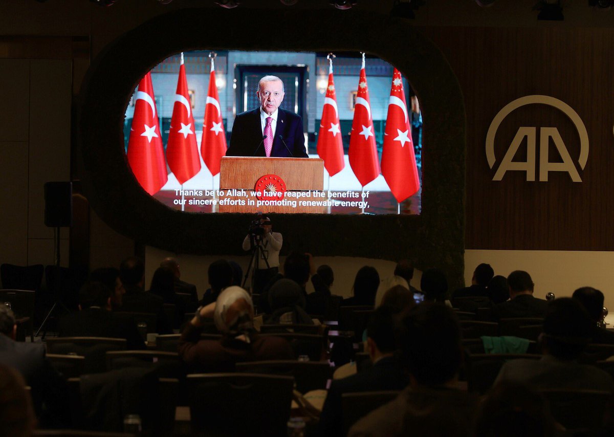 coskunkeklik1's tweet photo. Anadolu Ajansının "Çevre ve İklim Krizlerinin Anlatısını Yeniden Şekillendirmek" ana temasıyla düzenlemiş olduğu Çevre Forumu’na katılım sağladık.
Ülkemiz, Cumhurbaşkanımız @RTErdogan liderliğinde çevrenin korunması noktasında olağanüstü ilerleme kaydetti.
#EnvironmentForum🌍🌱 https://t.co/7Ip3K9PnnP