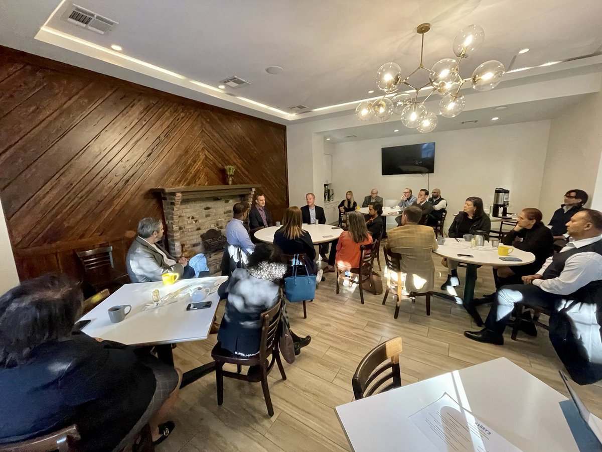 thursbrkfst's tweet photo. Another great breakfast! Thank you @houtopia &amp; Professor @bjrottinghaus for giving us some insight on the upcoming mid-term elections. #community #Houston https://t.co/obL3Xaw2LK
