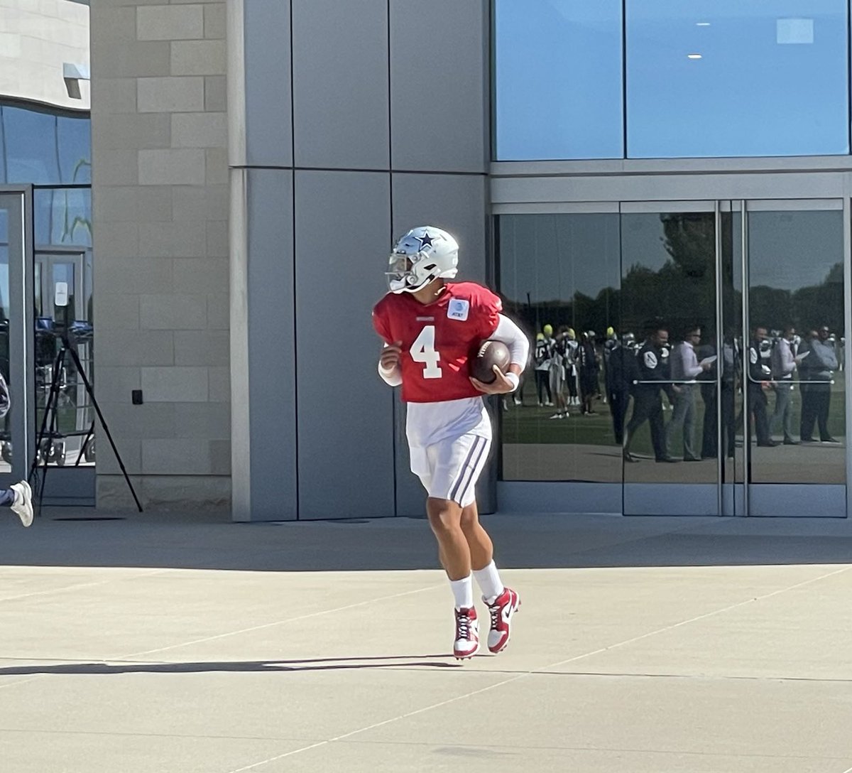 Red and white Jordan 1s for Dak Prescott today