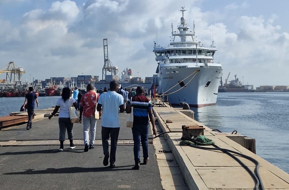 MereteEAFNansen's tweet photo. Today we learned more about the unique #ocean research facilities aboard the Dr #FridtjofNansen of the #EAFNansen Programme🚢🔬🐟
Find out more about this renowned research vessel and how it is strengthening our knowledge about the #ocean here: https://t.co/OstgADLUfG https://t.co/vpKdyJJLSP