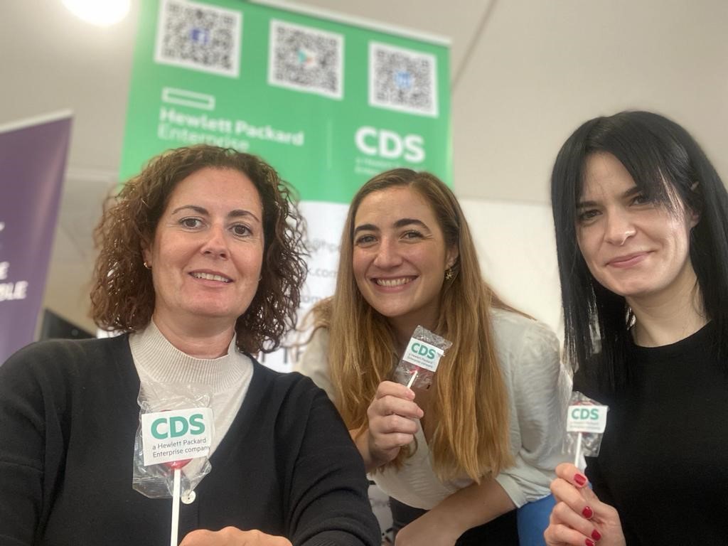 HPECDS_ES's tweet photo. Hoy terminamos dos jornadas intensivas presentando nuestros programas de talento en las ferias de #empleo de la @ETSISIupm @UPM #Madrid y la Escuela de Ingeniería Informática de la @UVa_es.
¡Únete al #talentoCDS! 👉https://t.co/tAK92dmfdX
#HPECDS #tech #ofertasdeempleo https://t.co/IAJHRP4K92