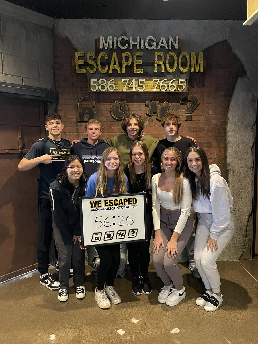 K_cryderman's tweet photo. They all escaped! These @VEInternational students worked with their departments to solve puzzles and "Escape the room!" @WeAreSCHS https://t.co/RNcPWm32e0