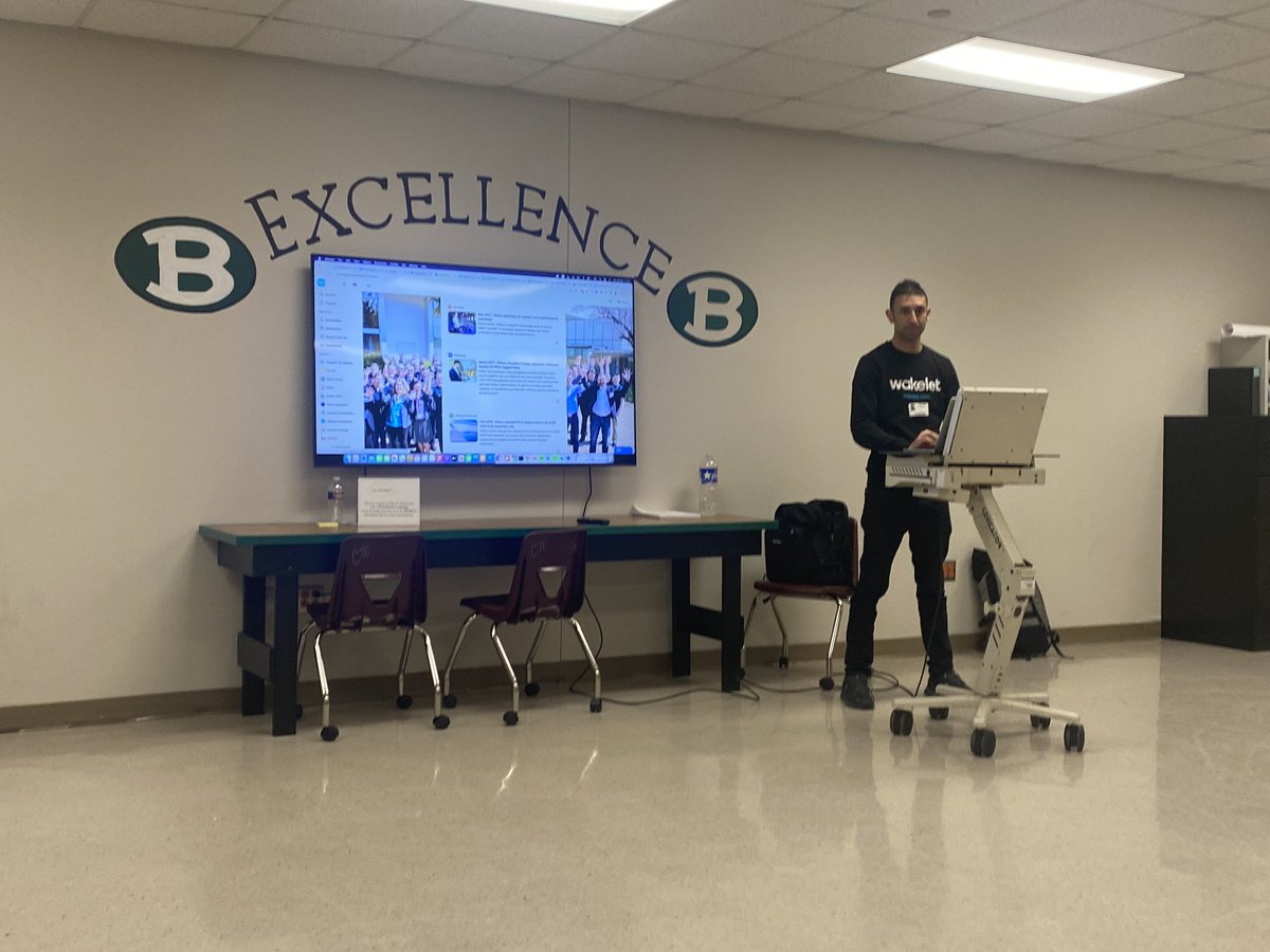 Wow, the @wakelet founder and team stopped by @BrenhamHS to share information on how Wakelet works for teachers and students during the teacher lunches. Thank you @chechels23 for bringing them to @BrenhamISD! #learningtips #toocool #inBrenham