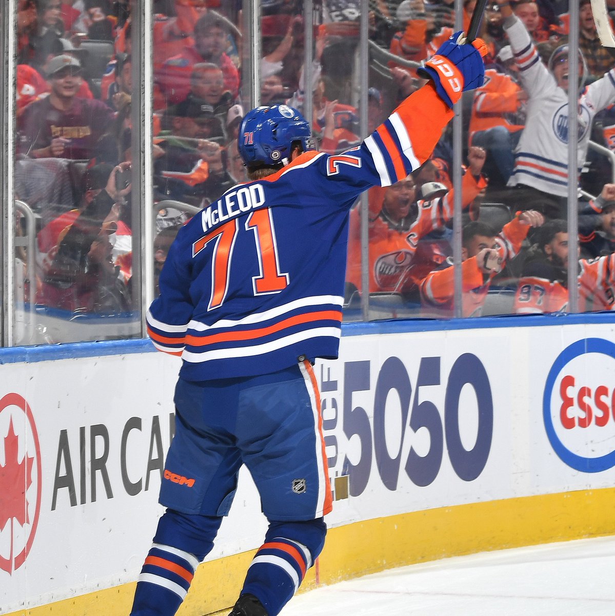 GAME DAY! The Hurricanes are in town to take on the #Oilers at #RogersPlace! Molson Hockey House: 5:30 PM Doors: 6:00 PM Puck Drop: 7:00 PM Tickets: EdmontonOilers.com/Tickets Studio 99: RogersPlace.com/Studio99 Parking: IceDistrict.com/Parking 50/50: edmontonoilers.com/5050TW