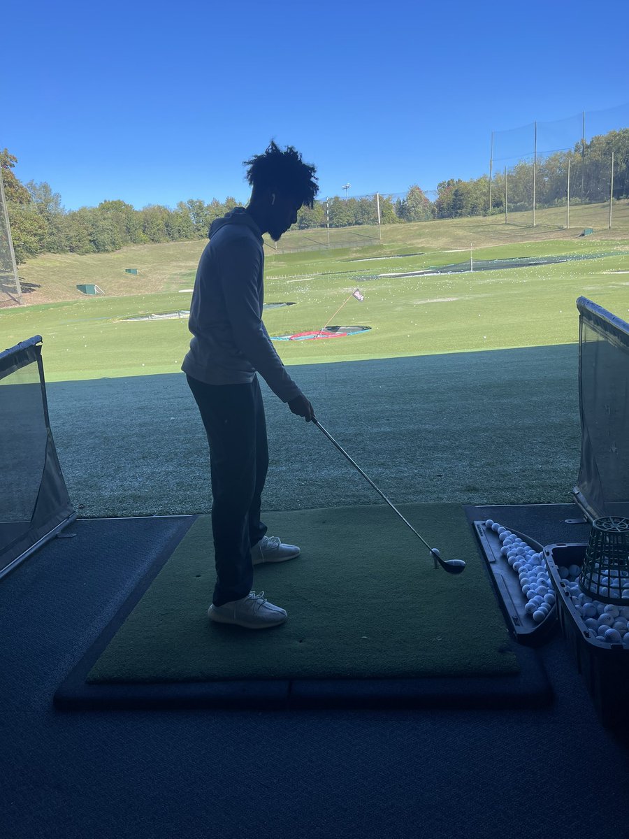 TFed88's tweet photo. Introducing lifetime activities to my Personal Fitness Class. Field trip to Rudy’s in Alexandria. (Old Top Golf) https://t.co/U1WCtkRMJ6