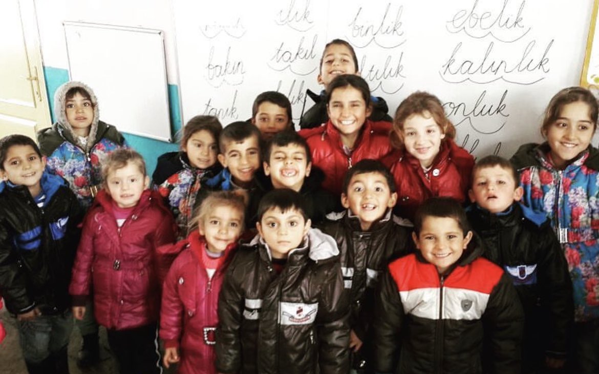 ksbukly12's tweet photo. Çocuklar için başlattığımız ilk sosyal medya kampanyamıza katılıp bize destek olmak ister misiniz? Yapmanız gereken #cocuklaricingulumse hashtagi ile paylaşım yapmak. Çocukluk anılarınızı,sizi en mutlu eden zamanları,sizinle birlikte yeniden hatırlamak için buradayız ❤️ https://t.co/9Oi5DkfBGE