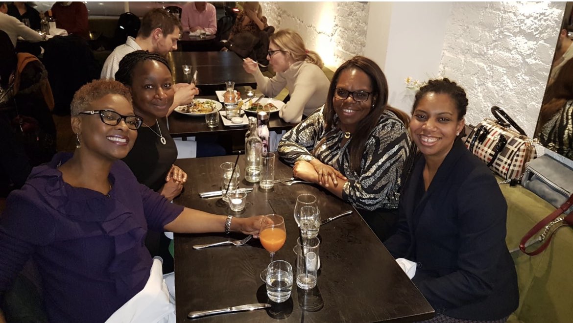My little bit of black history. Jan 2020: UK’s first 4 Black female Consultant Orthopaedic Surgeons met for the first time. Now 3 more and counting 😁Encouraged to post this after convo with 2nd year @UCLMS student today. Just. Do. It. #ILookLikeASurgeon @uclh @RCSnews