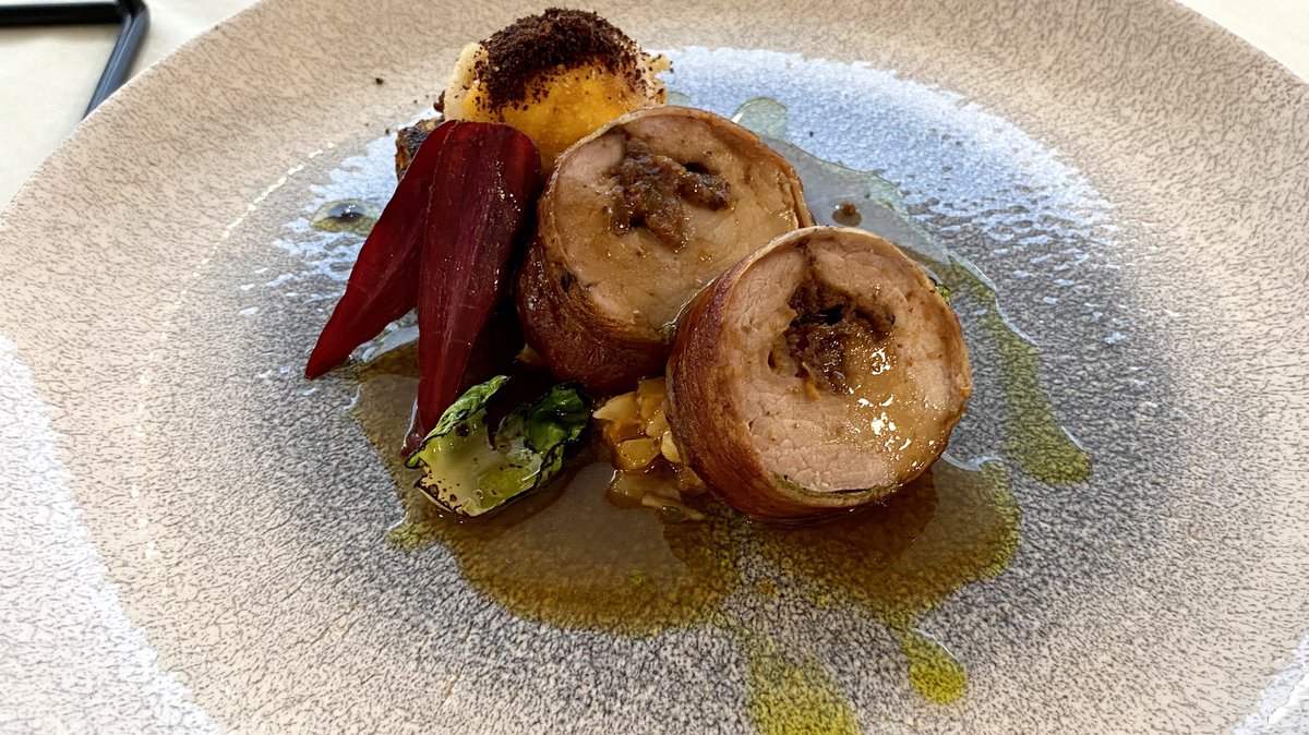 And the winner of the Senior Chef of the Year 2022 final is… Sophie White, <a href="/Chartwells_UK/">Chartwells Schools</a>! A huge congratulations to you Sophie for three incredible dishes 🥇👏🏾👏🏼 #CCOTY #teamCompass #WiF #WomenInFood