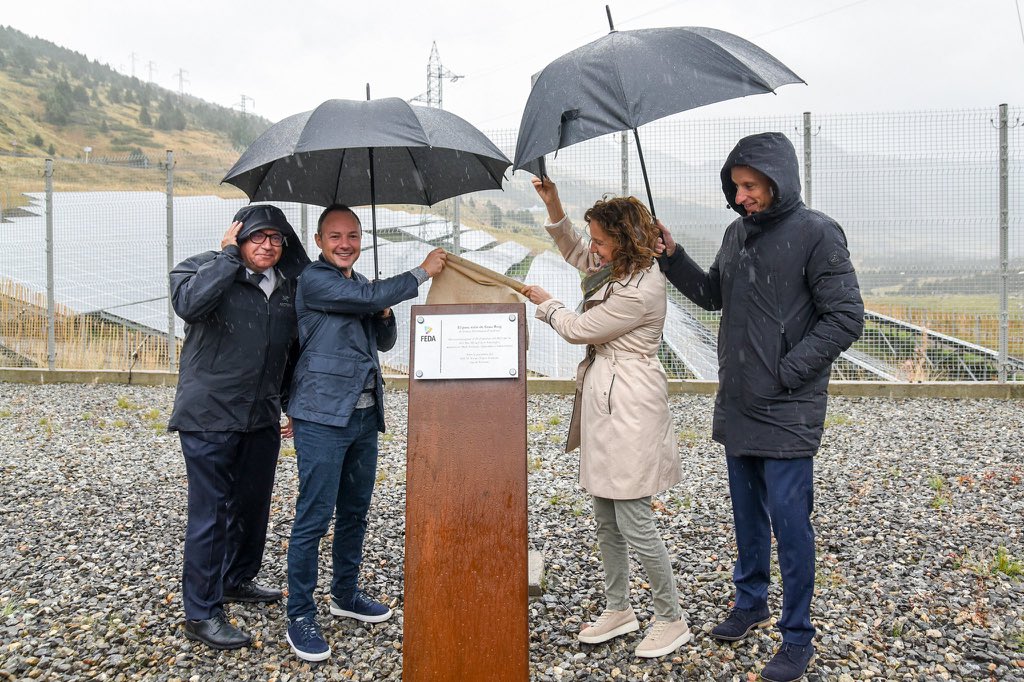 nereamorenode's tweet image. Molt contenta de participar en la inauguració del primer parc solar de FEDA. Infraestructura que significa molt en el camí de transició energètica. 
I molt feliç de fer-ho amb un súper equip que s'hi ha deixat la pell! @jordisunday @Namast26, Fran i tants altres de @FEDA_Andorra