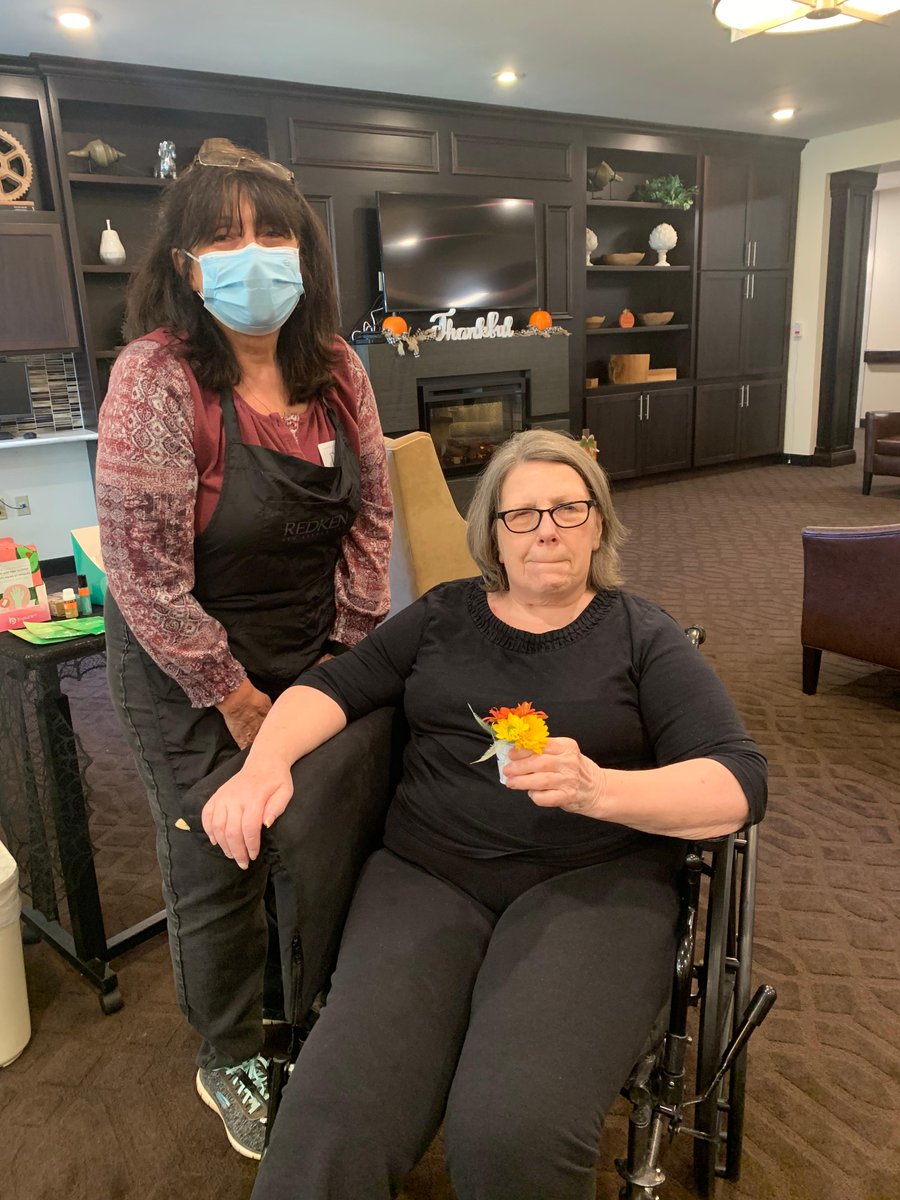 S_StonyBrook's tweet photo. Our volunteer, Debi, came over yesterday and had a spa day with our ladies. πββοΈ We love being able to spoil our residents with some self care. π
#WhatsHappeningAtStonyBrook #TrilogyLiving #WhatResidentsDoForFun #LifeAtTheSprings https://t.co/biTiPn7QNf