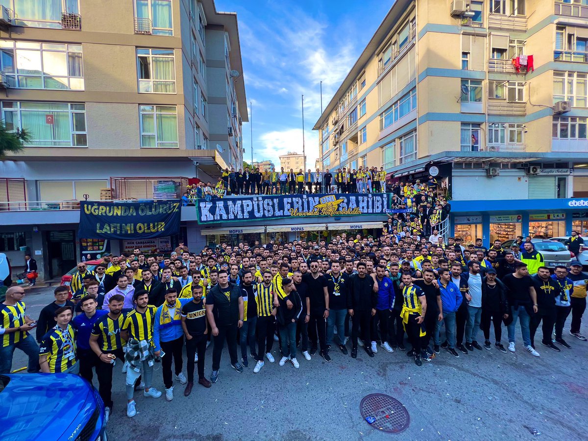 UltrasTurkish's tweet photo. 169.212 kişinin oy kullandığı, "Türkiye'nin en etkili üniversite oluşumu" anketimizde kazanan Fenerbahçe'nin "UniGFB ve UNİFEB" oluşumları oldu. Tebrik eder, bundan sonraki sosyal sorumluluk projesi vb. etkinliklerinde başarılar dileriz.
#Fenerbahçe #UniFEB #UniGFB https://t.co/pVDVbeIg1c