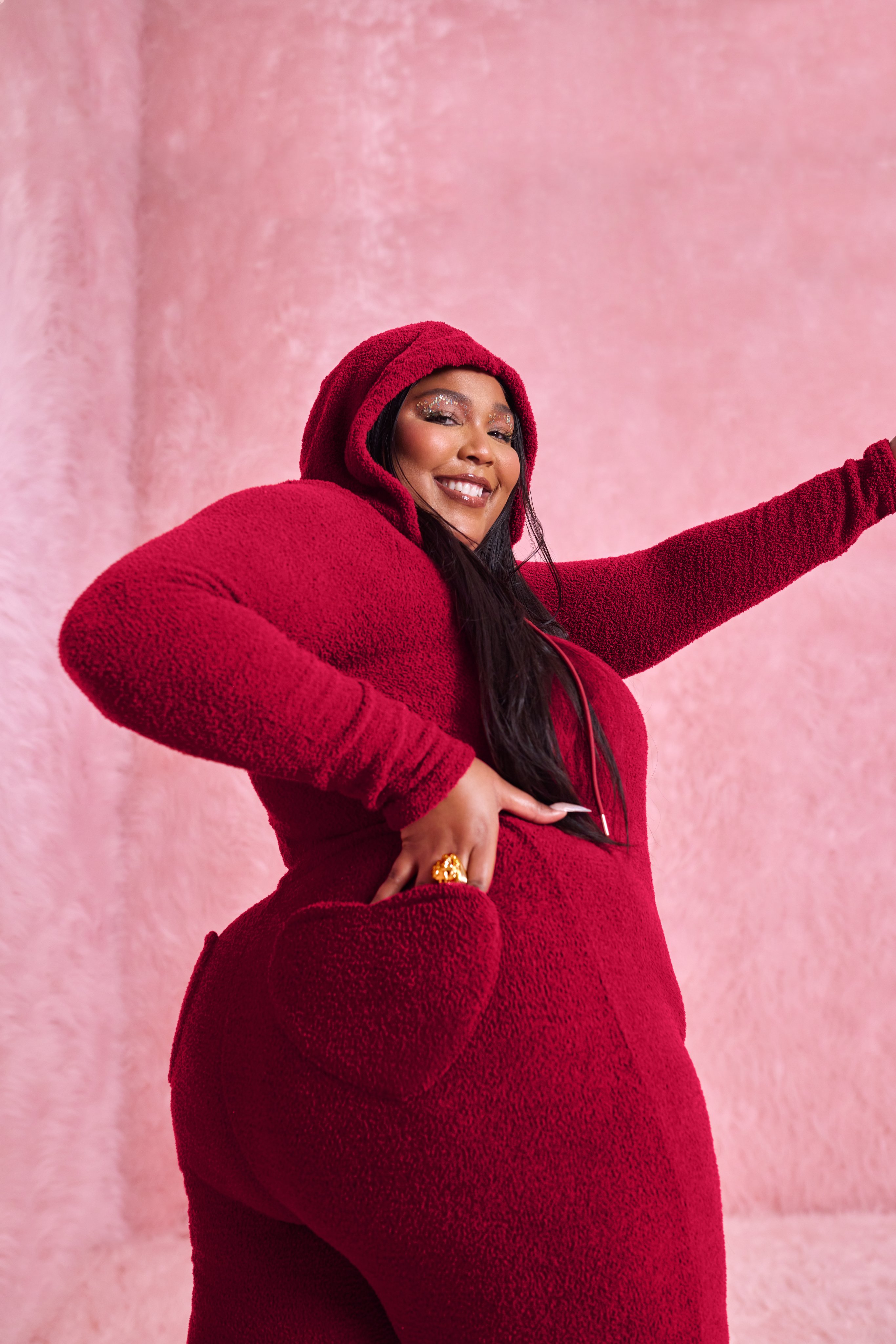 YITTY on X: ❤️‍🔥 The Pet Me Heart Pocket Onesie ❤️‍🔥 Snatched in a onesie?!  Yup. We do originality. This one-and-done baddie serves soft and cozy with  sexy vibes. Put a little