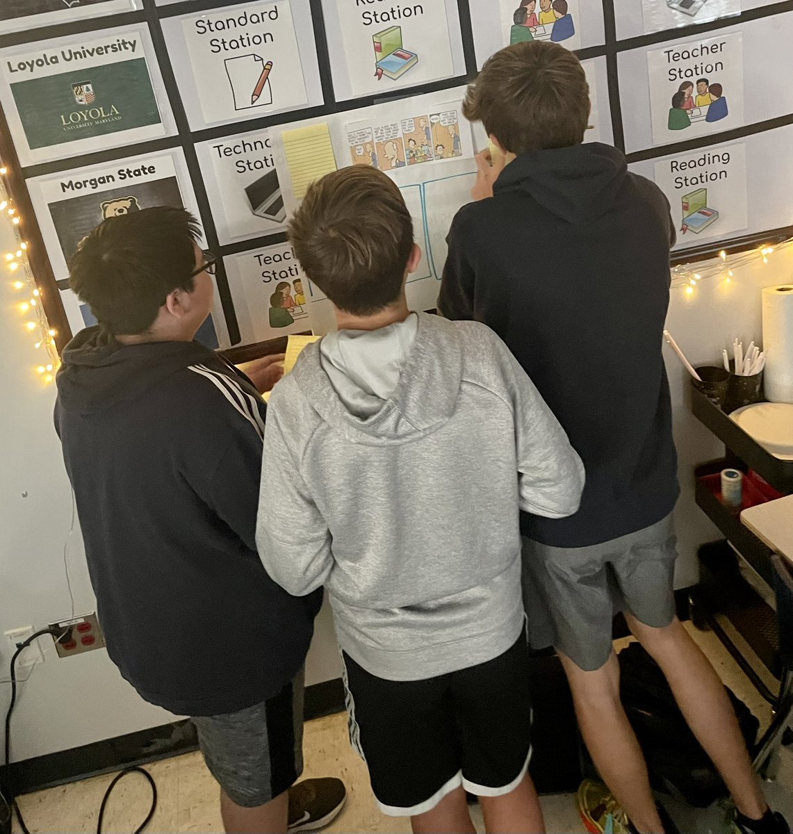 msbrittsela's tweet photo. On 09/28, we used @readwriteteachela ‘s Show Don’t Tell activity with comics to practice writing dialogue using descriptive language. Afterward, we used the #avid strategy #gallerywalk to provide helpful hints to their peers. Per usual, my kiddos rocked it. @SevernRivAACPS https://t.co/NvXw1KYVw0
