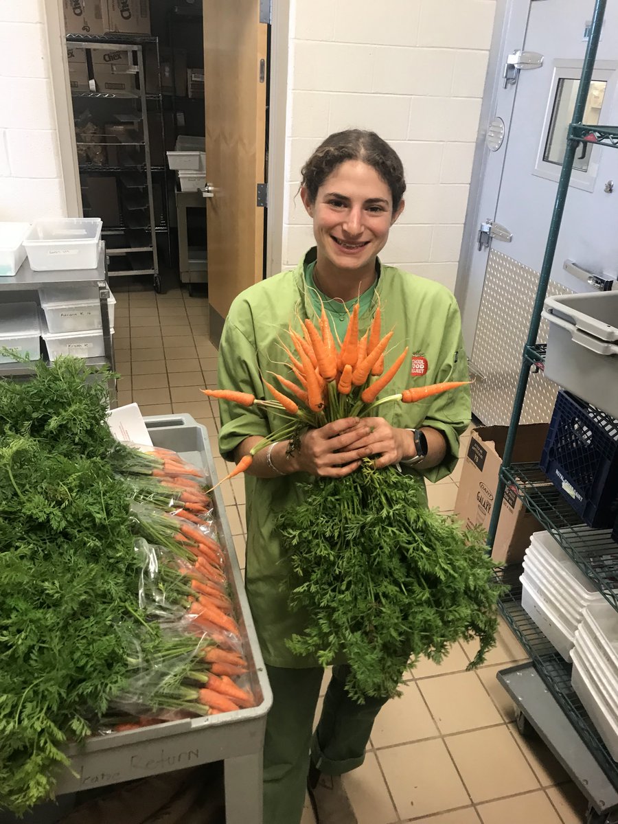 SchoolFoodProj's tweet photo. Today we did a ๐ฅ #CrunchOff to celebrate natl #FarmToSchool month at @Columbine_BVSD. Students took a collective crunch on a local carrot from MASA Farm. Thanks to @biancalgallegos and her team for helping students celebrate with this sweet treat!
@FarmtoSchool @SchoolMealsRock https://t.co/itPzkKwjVu