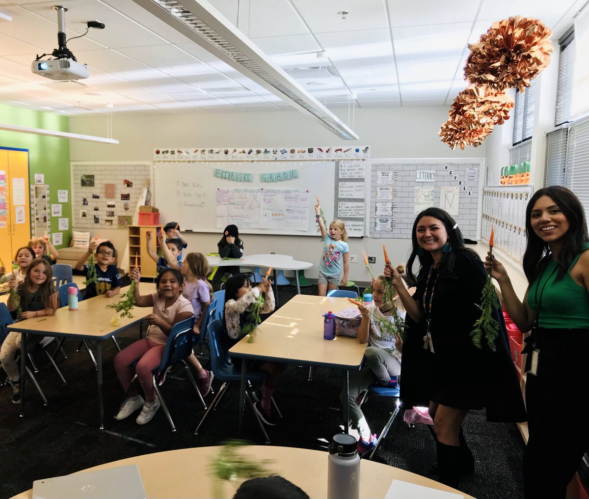 SchoolFoodProj's tweet photo. Today we did a ๐ฅ #CrunchOff to celebrate natl #FarmToSchool month at @Columbine_BVSD. Students took a collective crunch on a local carrot from MASA Farm. Thanks to @biancalgallegos and her team for helping students celebrate with this sweet treat!
@FarmtoSchool @SchoolMealsRock https://t.co/itPzkKwjVu