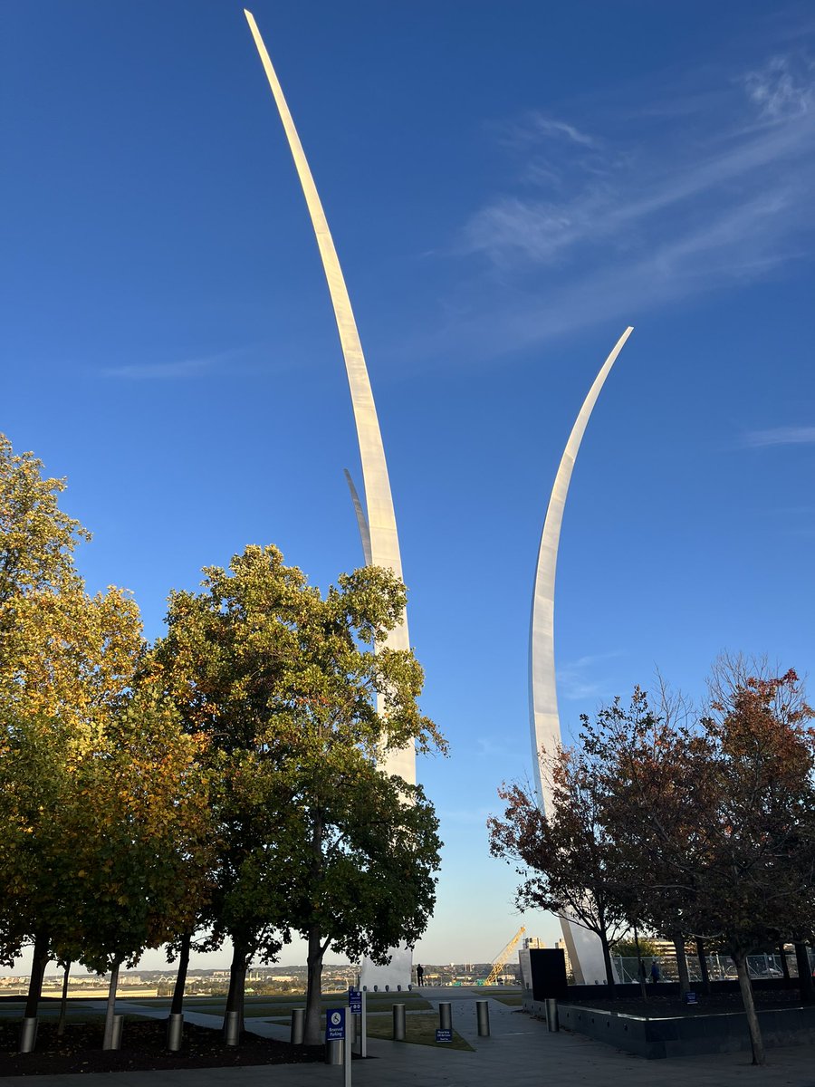 BunsoldMiddle's tweet photo. Bus 2 at the Air Force Memorial #panorama #bmsdc2022 #greatview #whenisdinner https://t.co/S0U2YuHvv5