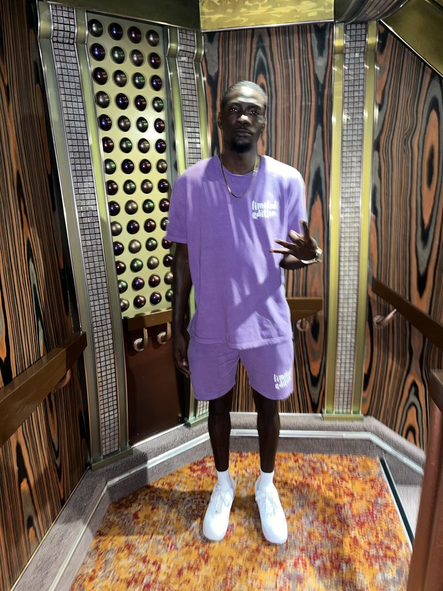 3TwoVelsta's tweet photo. I do it for the real niggas cause I won too the fact I made it out this shit that they be going through it make em feel like if I win then they won too 🪬🔱🐊
#RIPUncleOtt
#RIPUncleBo 
#GottiFour5 https://t.co/TRXwvZW4ah
