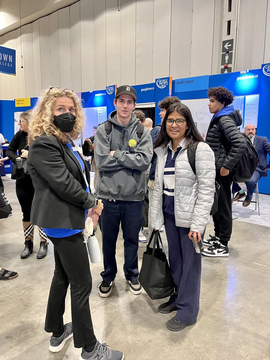 degs1000's tweet photo. At the Ontario College Information Fair in Toronto. Invaluable experience, lots of fun, and swag too @ClarkMcdougall @AssumptionHCDSB @4miathomas @cquinlan44 https://t.co/evJYnqFqfZ