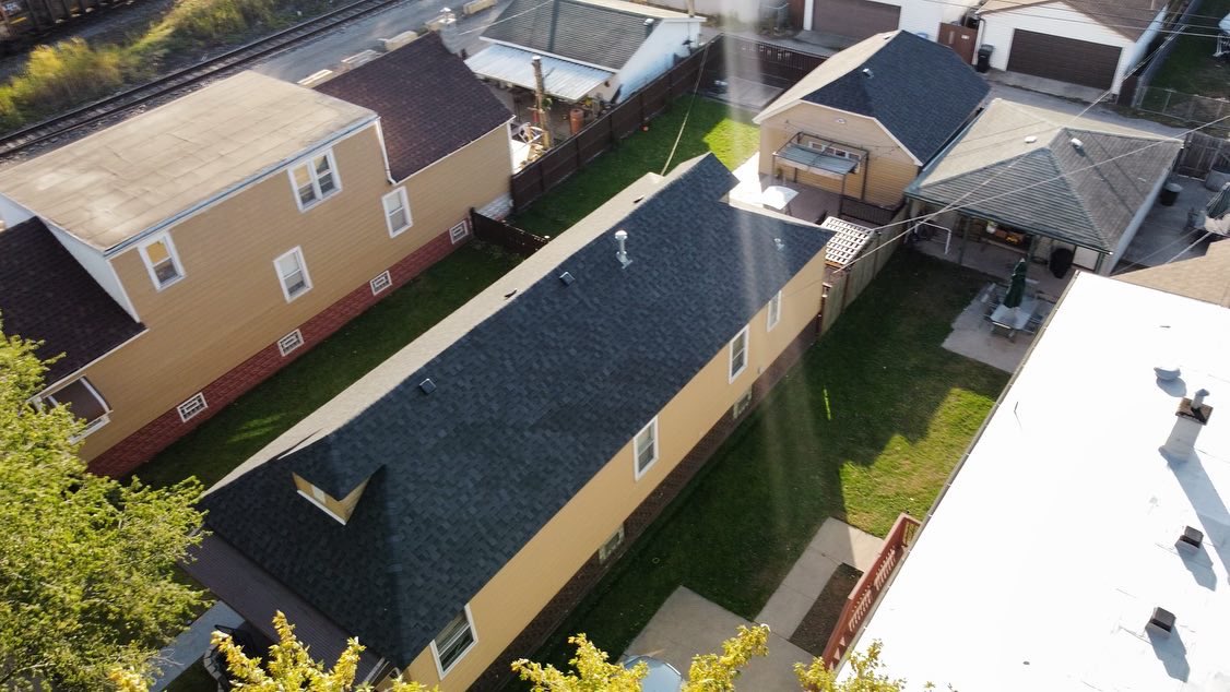 FabuLoso04's tweet photo. After pictures
Roof replacement in Hegwisch !
Winter is approaching book today!
π‘π¨π΅π½ββοΈ
#DynamicAdjustingFirm #Roofing #Siding #Gutters #JuanStopRoofing https://t.co/2orNzEo9jB