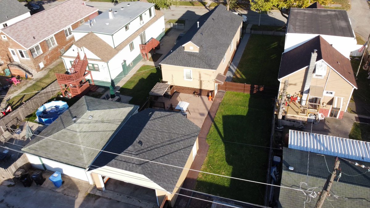 FabuLoso04's tweet photo. After pictures
Roof replacement in Hegwisch !
Winter is approaching book today!
π‘π¨π΅π½ββοΈ
#DynamicAdjustingFirm #Roofing #Siding #Gutters #JuanStopRoofing https://t.co/2orNzEo9jB