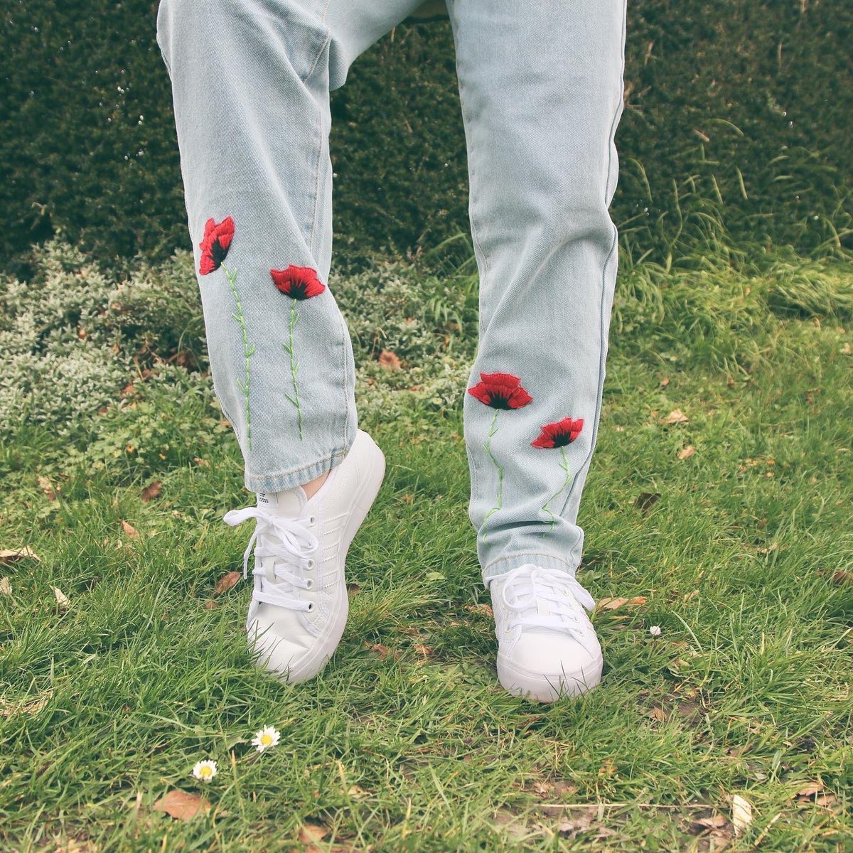 🌹 It’s poppy season!! 🌹

These jeans make the cutest addition to any outfit 😍

Available in all sizes 🙌