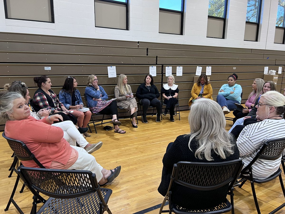 Great Conversation at Elementary Shares this afternoon @jhesson83 <a href="/EstepCherie/">Cherie Estep</a> <a href="/KarenMedana/">Karen Medana</a> <a href="/skinner_frankie/">Frankie Skinner</a> <a href="/KJonesTeach/">Kayce Jones</a>