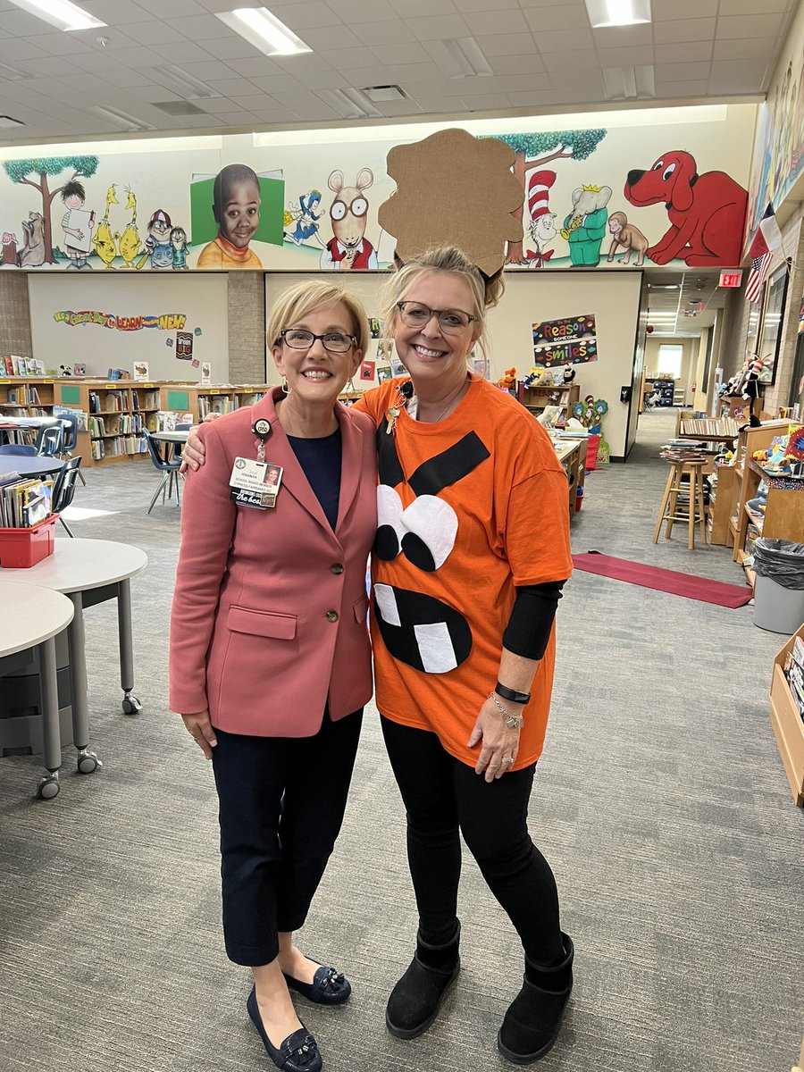 JulieHinaman's tweet photo. The next time I’m feeling down, I’m heading back to @CFISDEmmott Elementary to brighten my day! This school is filled with pure joy, love of learning, wonderful teachers &amp; staff and an amazing Principal! https://t.co/Em4VTOLIZf