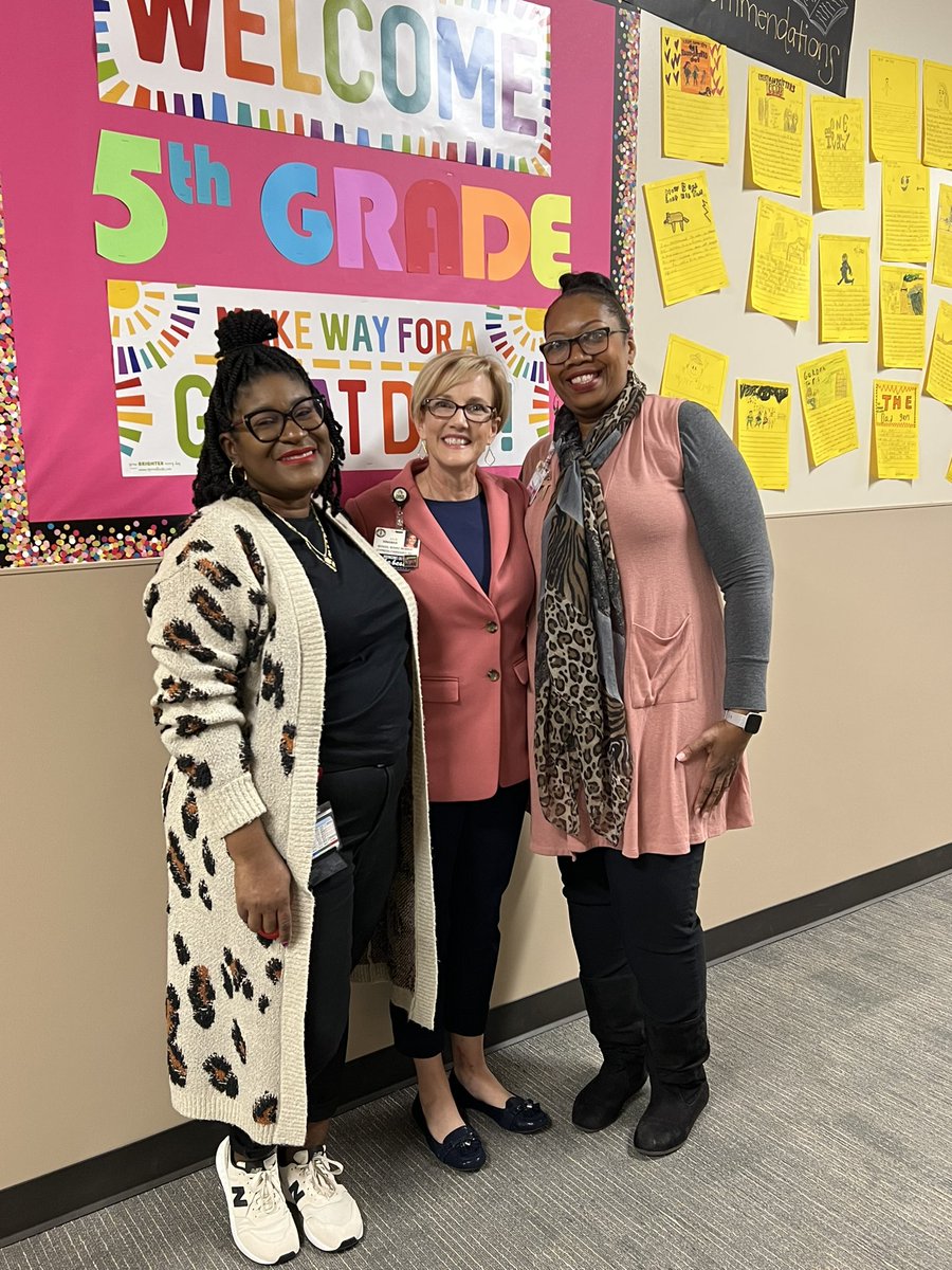 JulieHinaman's tweet photo. The next time I’m feeling down, I’m heading back to @CFISDEmmott Elementary to brighten my day! This school is filled with pure joy, love of learning, wonderful teachers &amp; staff and an amazing Principal! https://t.co/Em4VTOLIZf