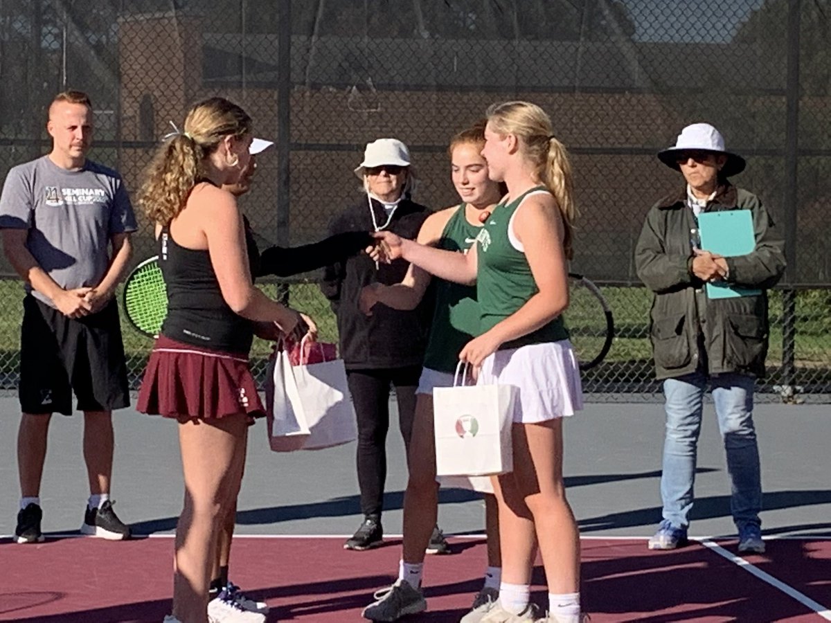 seminaryhillcup's tweet photo. Captains gift exchange at JV tennis! @EHSMAROON @SSSAS_Athletics https://t.co/F74HaDcMU4