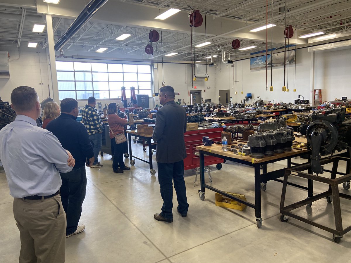 NorthlandPrez's tweet photo. We had a great tour of our aerospace site with the Northland Foundation board tonight. https://t.co/rOZ3KBLDFd