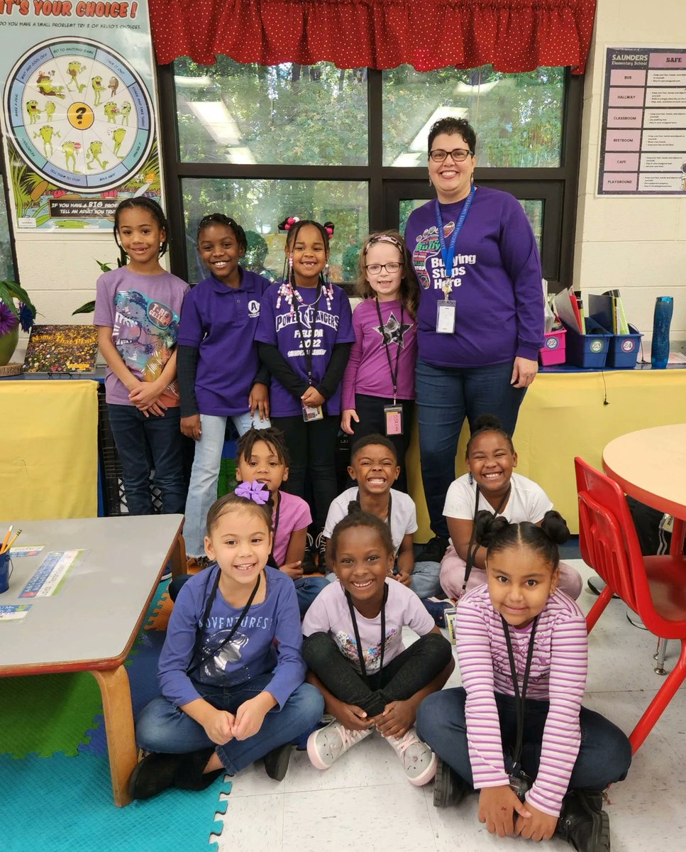 saundersnnps's tweet photo. There were people wearing purple as far as the eye could see today at Saunders!
#STANDNNPS #NationalSpiritDay #NNPSProud https://t.co/mGZ1KWuUfP