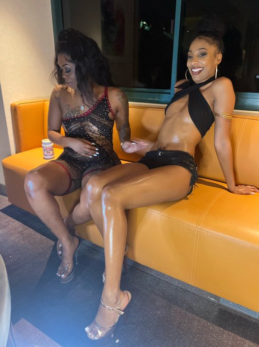 2 baddies vs Huncho @OliviaJayXXX @realmrsfeedme 🔥🔥🔥🔥 https://t.co/X89h7pqpxU<a class="tags" href="/tag/oliviajayxxx">@oliviajayxxx</a><a class="tags" href="/tag/realmrsfeedme">@realmrsfeedme</a><a href="/tag/exotica2022"class="tags"><span>#exotica2022</span></a>