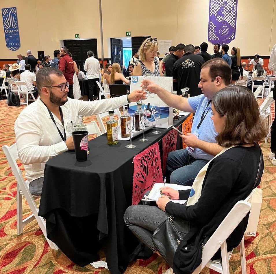 camaratequilera's tweet photo. Juntos vivimos la Cumbre de Bebidas de México edición Puerto Vallarta 2022, en conjunto con @SedecoJalisco agradecemos a todos los participantes, productores, compradores, distribuidores y proveedores del sector por hacer posible esta exitosa edición.
#CámaraTequilera #Cumbre https://t.co/Q1tZga8mnu