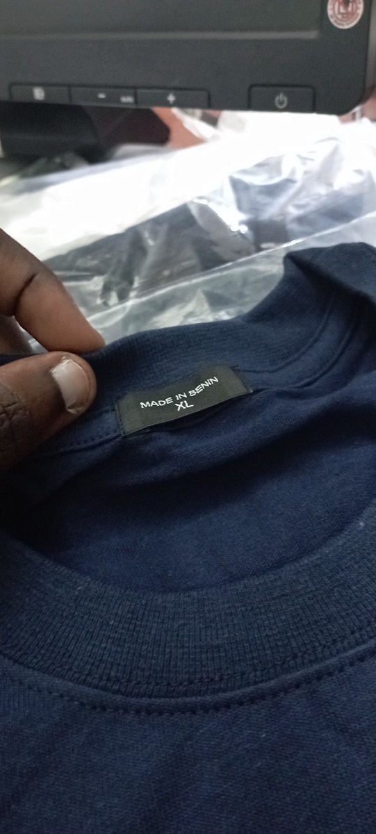 monsieurdekpe's tweet photo. J'ai reçu les Tee-shirts MADE IN BENIN aujourd'hui et je suis très fier du résultat. On a rien à envier aux autres, rien du tout. Bravo 👏🏾. #TT229 https://t.co/5DlrwTAaXG