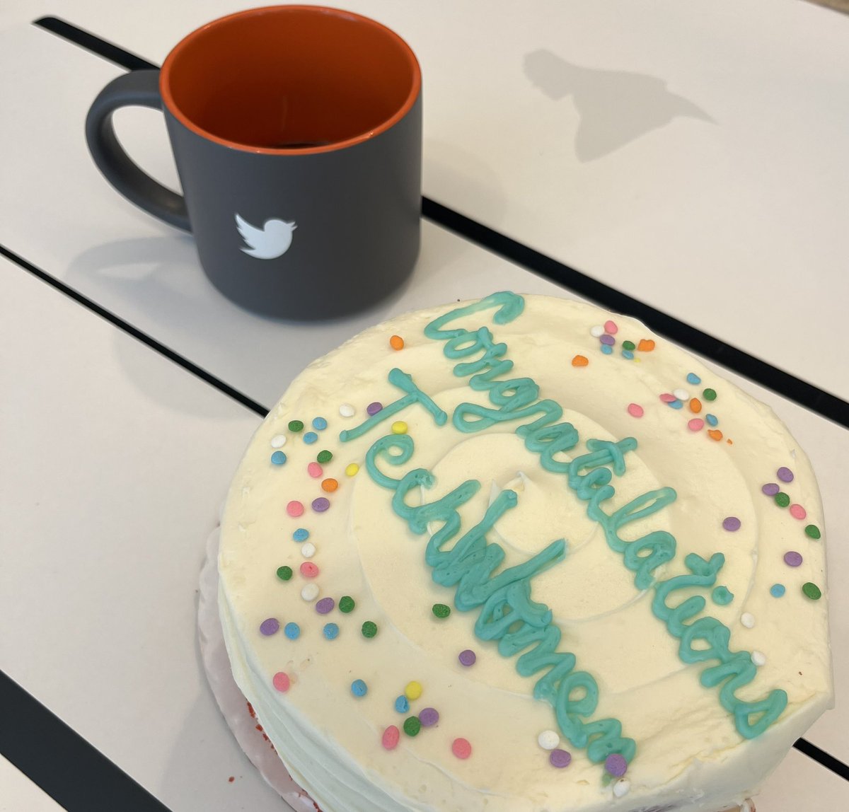 Want the recipe of this Twitter cake? The answer is ❤️ 
<a href="/ktopenn/">Katie Penn</a> @mollyfiffer <a href="/nwiki1/">Nicole Martindale</a> <a href="/victorianajjar/">Victoria Najjar</a> <a href="/JaymeFR/">Jayme FR</a> <a href="/TechWomen/">TechWomen</a>