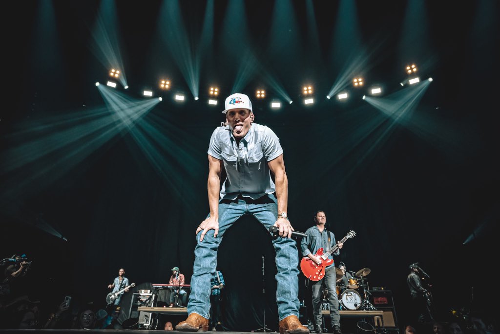 ParkerMcCollum's tweet photo. Friday night. Austin, TX. Comin right up. https://t.co/ogvFgkw4RQ