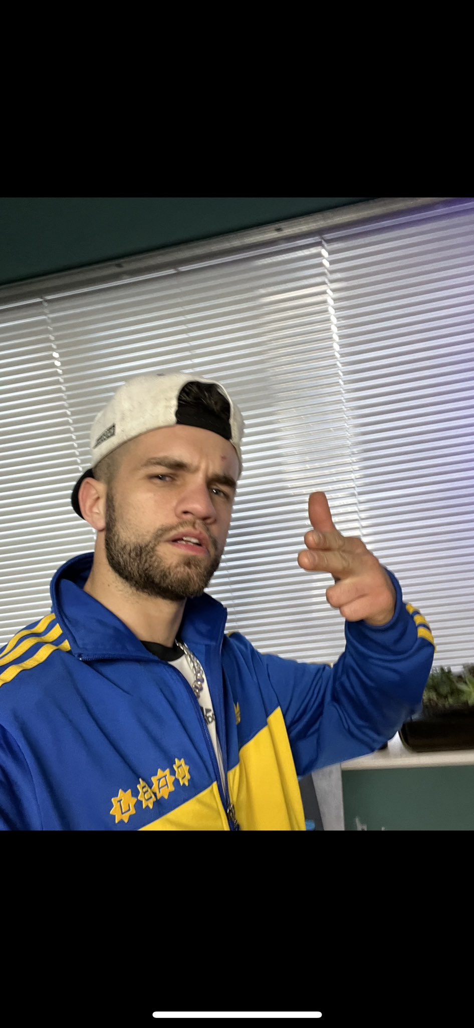 Pop pop!! How is everyone? https://t.co/eLKsn3o7Sy