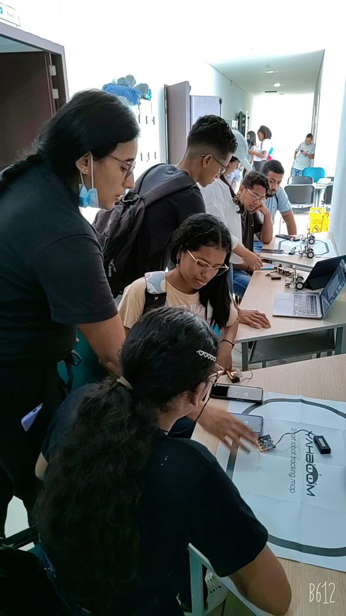 jnicobarrios's tweet photo. Los líderes y facilitadores abordaron temas relacionados Tecnoacademia Itinerante; Técnicas para mejorar la intervención en público; actividades de gamificación, y talleres interactivos sobre "Un Atlas del Universo", y Robótica Educativa #ElPorvenirAvanza https://t.co/S6MrhlW74r