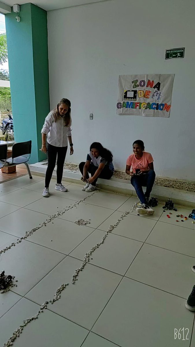 jnicobarrios's tweet photo. Los líderes y facilitadores abordaron temas relacionados Tecnoacademia Itinerante; Técnicas para mejorar la intervención en público; actividades de gamificación, y talleres interactivos sobre "Un Atlas del Universo", y Robótica Educativa #ElPorvenirAvanza https://t.co/S6MrhlW74r