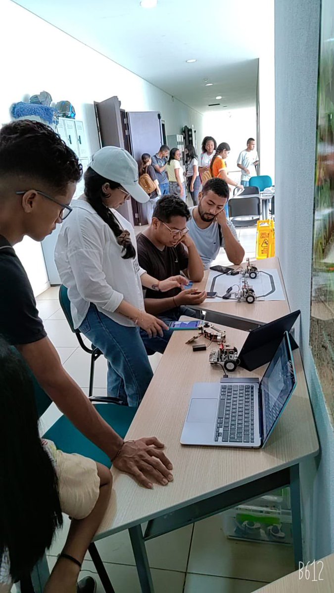 jnicobarrios's tweet photo. Los líderes y facilitadores abordaron temas relacionados Tecnoacademia Itinerante; Técnicas para mejorar la intervención en público; actividades de gamificación, y talleres interactivos sobre "Un Atlas del Universo", y Robótica Educativa #ElPorvenirAvanza https://t.co/S6MrhlW74r