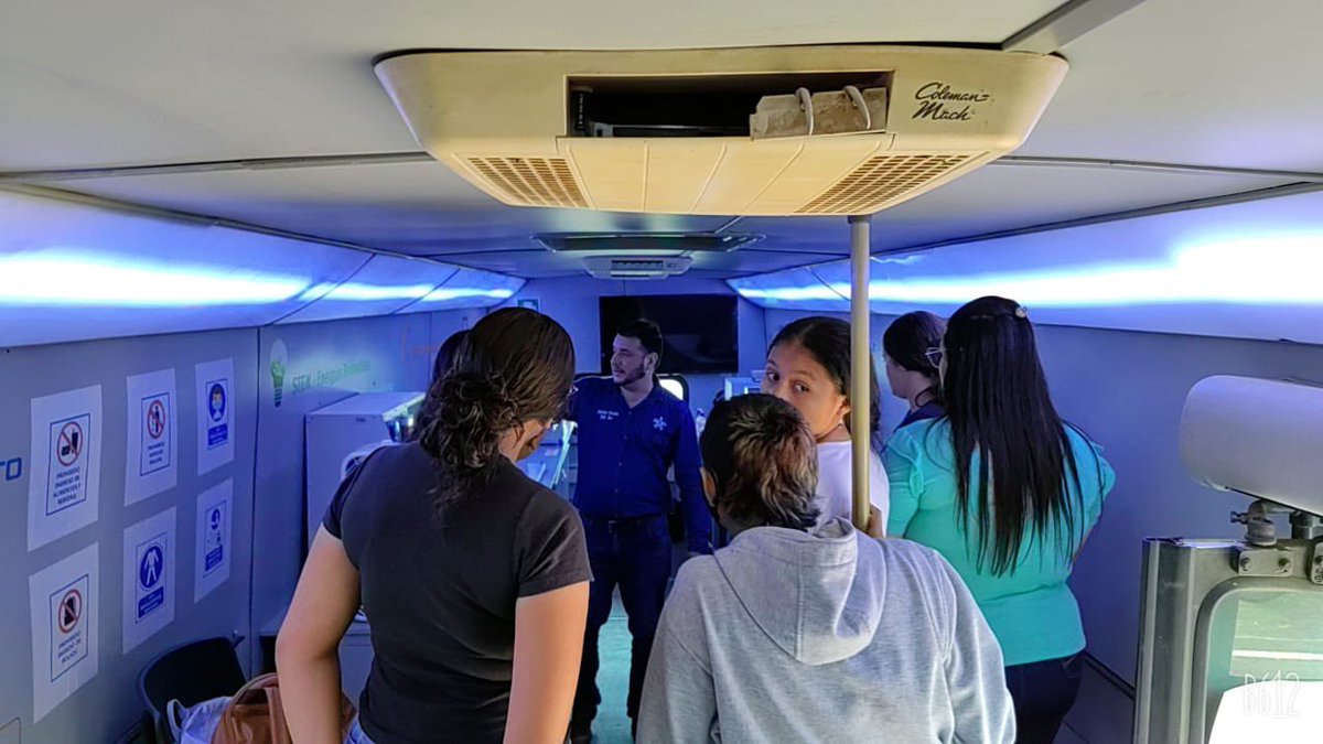 jnicobarrios's tweet photo. Los líderes y facilitadores abordaron temas relacionados Tecnoacademia Itinerante; Técnicas para mejorar la intervención en público; actividades de gamificación, y talleres interactivos sobre "Un Atlas del Universo", y Robótica Educativa #ElPorvenirAvanza https://t.co/S6MrhlW74r