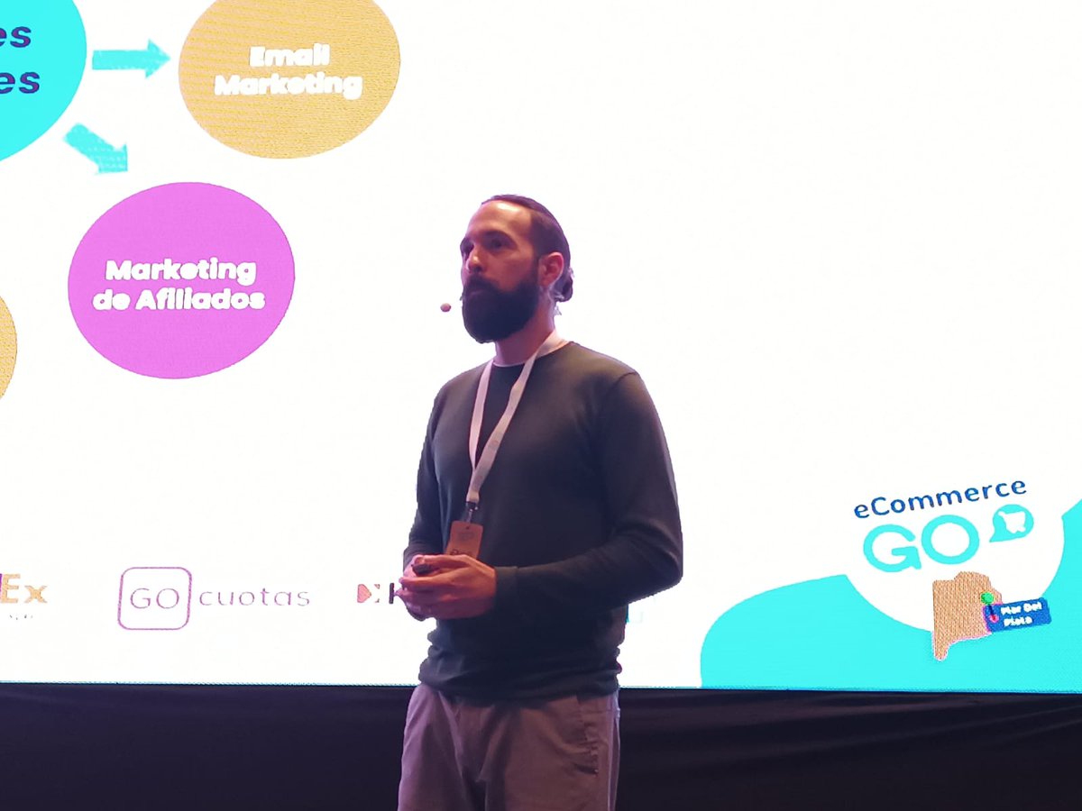 cacearg's tweet photo. #eGOMardelPlata
“Entretener, comunicar, educar y persuadir son partes fundamentales dentro de nuestra estrategia para generar comunidad y fidelizar clientes”
@castilloennio, Partners & Integrations Managers en @fromDoppler
#ecommercego #somoscace #ecommerce #cace #estrategia https://t.co/IsoaEX6QbN