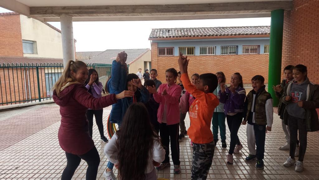 Proje etkinlikleri kapsamında dört ülkenin öğrencileri akranları ile birlikte ders gözlemleri gerçekleştirdiler ve İspanyol geleneksel oyunlarını oynadılar.
<a href="/tcmeb/">Millî Eğitim Bakanlığı</a>
<a href="/ABBaskanligi/">T.C. Dışişleri Bakanlığı Avrupa Birliği Başkanlığı</a> <a href="/ulusalajans/">Türkiye Ulusal Ajansı 🇹🇷 Turkish NA</a>
<a href="/1Havaikmal/">1. Hava İkmal Bakım Merkezi İlkokulu</a>
<a href="/EskisehirMem/">Eskişehir İl Milli Eğitim Müdürlüğü</a>
<a href="/odunpazarimem/">odunpazarımem</a>
<a href="/COLEGIOPEDROI/">CEIP PEDRO I</a>
<a href="/one_climate/">One heart for the climate for our future</a>
<a href="/ErasmusWater/">Turkey Erasmus Plus Water-Friendly Schools</a>