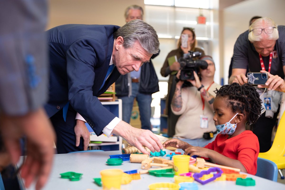 Investing in early childhood education is critical for North Carolina's future. Today, Gov. Cooper toured the @uncfsu Early Childhood Learning Center to highlight more than $655 million in grants that are helping facilities across the state. Photo: FSU governor.nc.gov/news/press-rel…