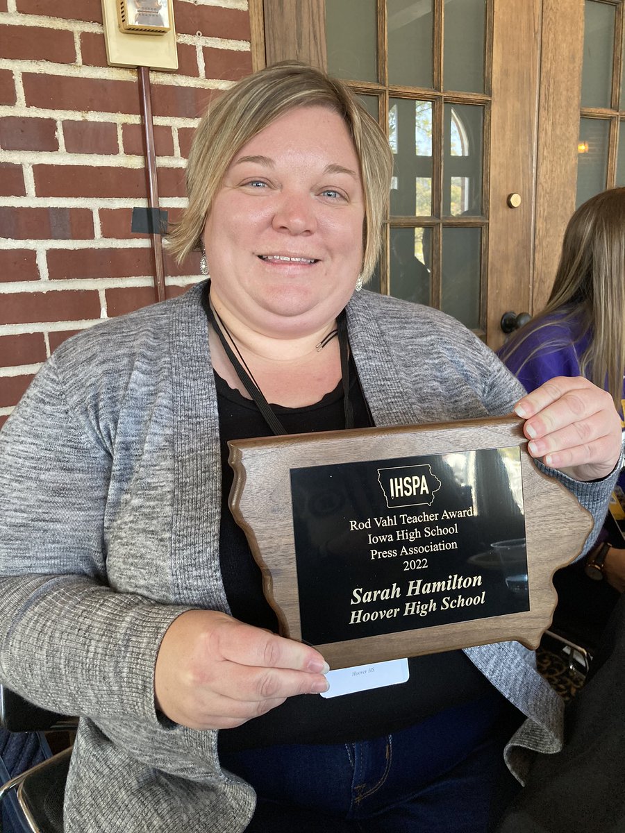 MsNiemeyerEHS's tweet photo. Congrats to my dear friend, Sarah Hamilton, for being named @ihspa adviser of the year. So deserved. @HooverHuskies https://t.co/NoUaHKHoGi