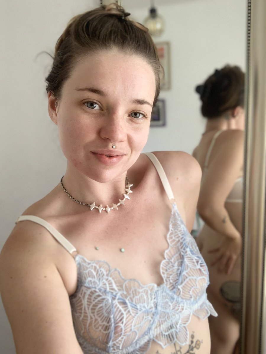 _THHIA's tweet photo. Feelin’ cheeky #nomakeup #onlyfansgirl #onlyfansbabe #lingerie #pearlnecklace #assofanangel https://t.co/2PMt2NuKfz