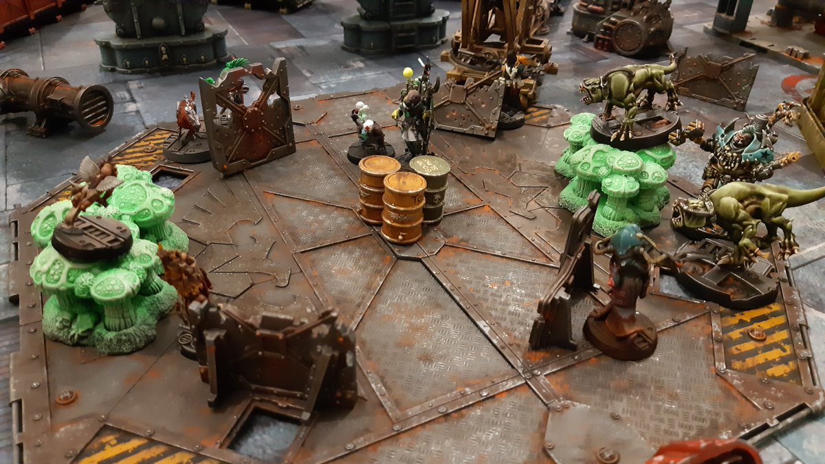 PaintedByG's tweet photo. Another great night @NCLWarlords. Finished off the campaign with a Gang Moot. Managed to win (even tho my Leader was on fire). Highlight: crushing an Ambot by driving my tank off a tower onto it 😅 Necromunda is the best. https://t.co/6S9bpllqGB